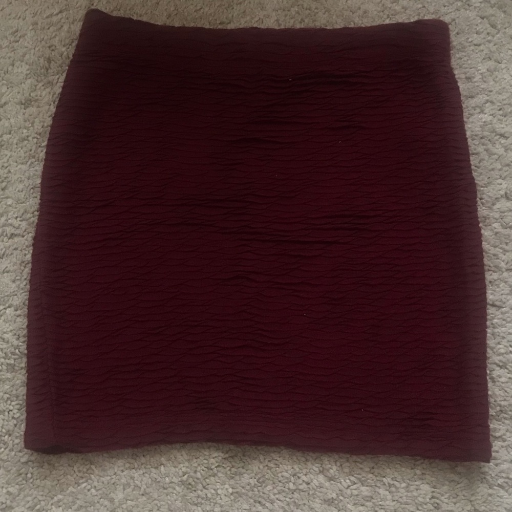 Forever 21 - Women’s Scrunched Burgundy Skirt - S
